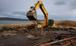 Sapanca Gölü’nde kaçak yapı mesaisi