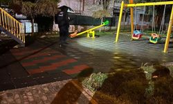2 yaşındaki çocuğa parkta bıçaklı saldırı!
