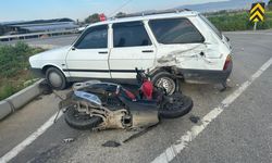 Otomobille çarpışan motosiklet sürücüsü hayatını kaybetti