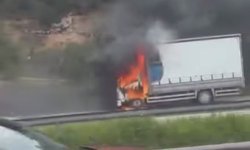 Seyir halindeki kamyon, alev alev yandı