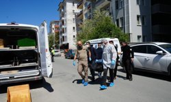 8 gün boyunca eşinin cansız bedeniyle uyudu