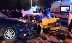 İki otomobilin çarpıştığı kazada 5 kişi yaralandı