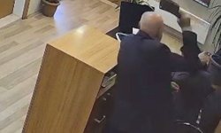 Belediye personeline satırla saldırı anı kamerada