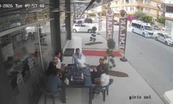 Tavuk sohbetin ortasına daldı!