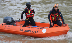Nehre düşen çocuk hala aranıyor...