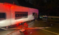 Yolcu otobüsü devrildi: 3 ölü, 26 yaralı