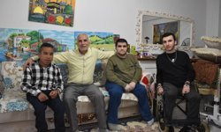 Hayatını 3 engelli oğluna adadı