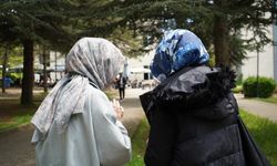 İki çocuk annesi kızı sayesinde üniversiteli oldu