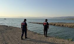 Oğlunu kurtarmak isterken hayatını kaybetti