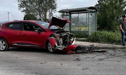 Otomobiller feci şekilde çarpıştı