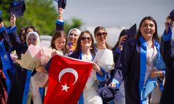 SAÜ’de mezuniyet coşkusu!