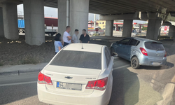 Pekşenler kavşağında korkutan kaza
