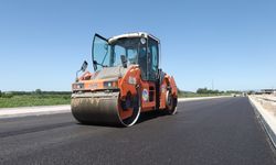 Yazlık Kavşağı’nın trafik yükünü alacak duble yolda asfalt çalışmaları başladı