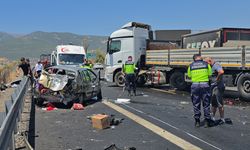 4 otomobilin karıştığı kazada can pazarı: Ölüler var