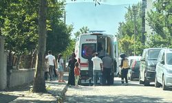Genç kız balkondan düştü