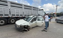 SUV ile otomobil çarpıştı