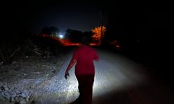 Gece saatlerinde fenerlerle iz sürüyorlar