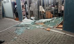 Hakimiyeti kaybetti araçla dükkana daldı