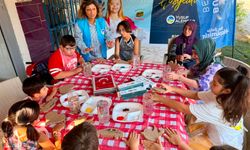 Sokak sokak dolaşarak yüzlerini güldürdüler