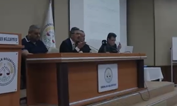 Erenler Belediye meclisinde poster gerginliği