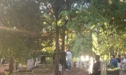 Eşinin mezarında yaşamına son verdi