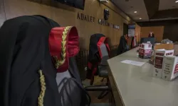 Eşe 'eşek' demek hem boşanma hem tazminat sebebi