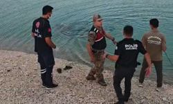 Barajda yüzerken canından oldu