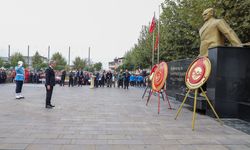 Yusuf Alemdar 29 Ekim çelenk törenine katıldı