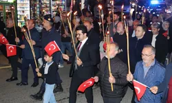 Ferizli’de Cumhuriyet coşkusu fener alayıyla taştı