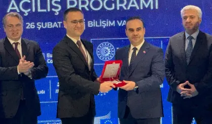 Bakan Kacır duyurdu: Model fabrika Sakarya'da kurulacak!