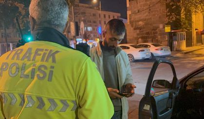 Alkollü sürücü kimlik isteyen polise sosyal medya açtı