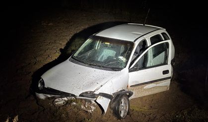 Otomobil tarlaya uçtu