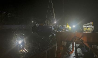 Otomobil çaya uçtu: Baba ve oğlu öldü