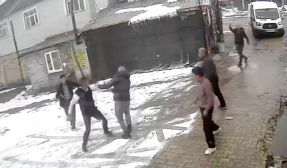 Tuvaletini duvara yapan yolcu kavgaya sebep oldu