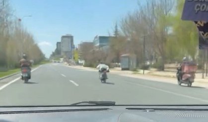 Motosikleti üzerine uzanarak sürdü
