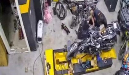 Helal olsun dedirten patron: Çırağına motosiklet aldı