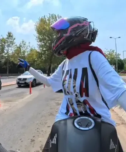 Kadın sürücüler trafikte birbirine girdi!