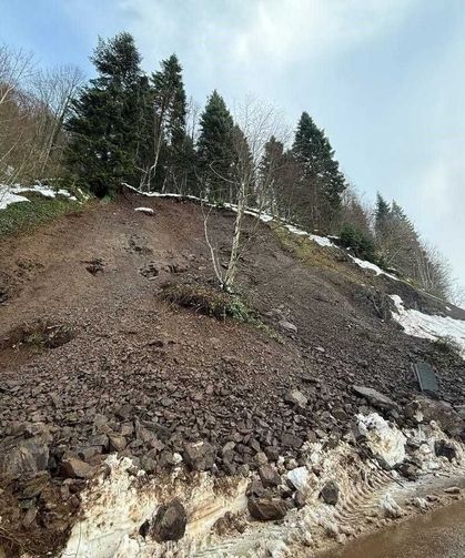 Kocaali'de heyelan: Yol ulaşıma kapatıldı