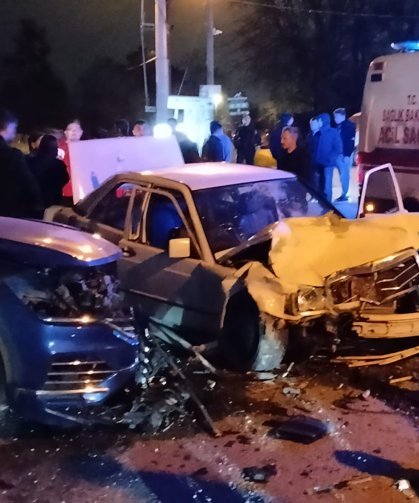 İki otomobilin çarpıştığı kazada 5 kişi yaralandı
