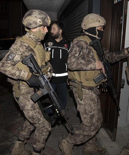 Aranan şahıslara şafak operasyonu: 413 gözaltı