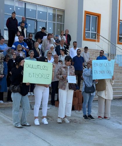 Veliler ayaklandı: "Okulumuzu geri istiyoruz"