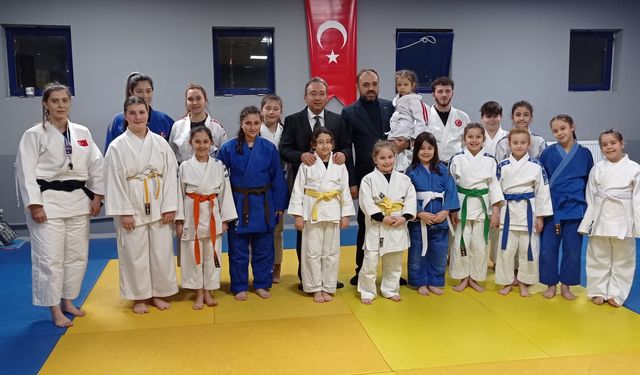 Başkan Zengin judo takımı ile bir arada