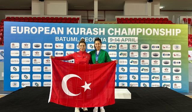 Ece Zurnacı Gürcistan'da Türk Bayrağı'nı dalgalandırdı