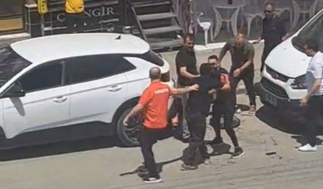 Akrabaların sokak tartışması kan gölüne döndü!
