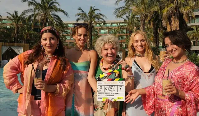 Film setinde kavga! Çatal bardak ne varsa havada uçuştu