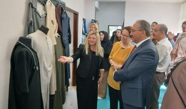 Serdivan Kaymakamlığı ADEM Kursu'nun ilk yıl sonu sergisi