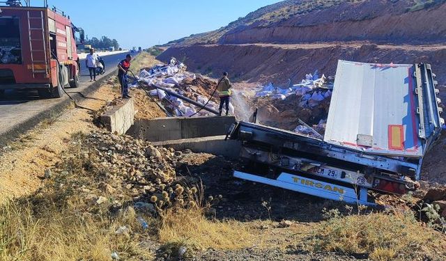 Kaza yapan tırda baba ve 13 yaşındaki oğlu yanarak can verdi
