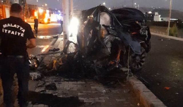 Alev alan araçta 2 hemşire yanarak can verdi!