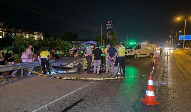 Genç sürücü bariyerlere çarpıp hayatını kaybetti!