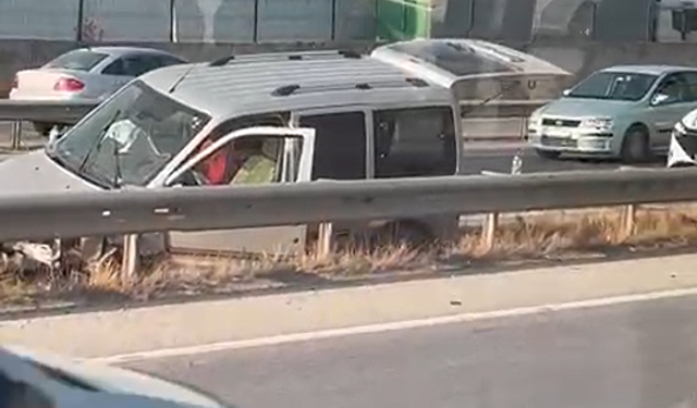 Hendek'te maddi hasarlı kaza!